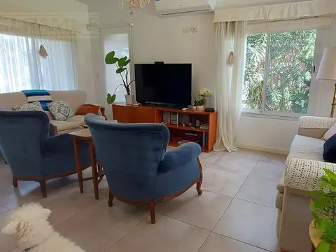 Casa 5 ambientes con 3 baños