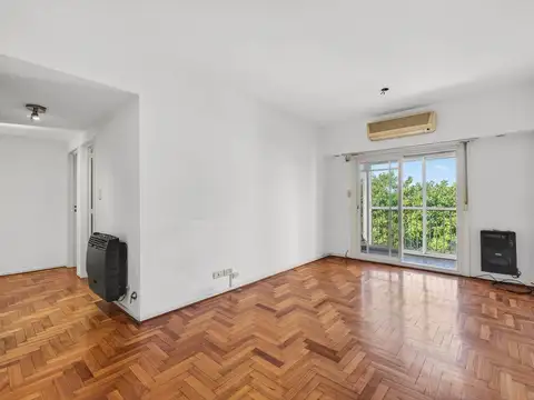 EN VENTA Departamento 4amb con balcón Refaccionado