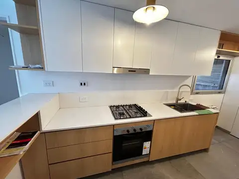 Departamento en alquiler en Parque Rivadavia  3 Ambientes Al Frente Luminoso Totalmente Hecho a Nuevo, Pintado, Cocina Nueva, Cañerías Gas, Etc Guayaquil 451, 1er Piso Dto “A” entre José M Moreno y Beauchef