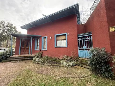 Casa con Piscina ubicada en el barrio La Bota - Benavidez