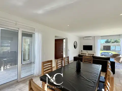 Casa 4 ambientes con 2 baños