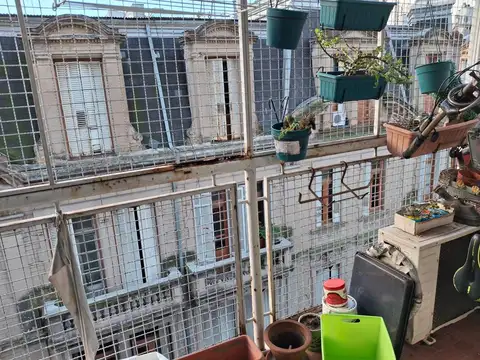 3 amb al frente con balcon y cochera fija