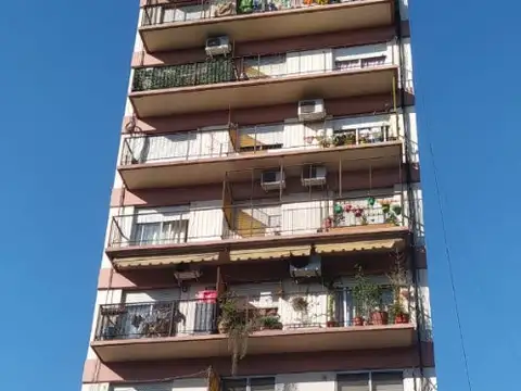 DEPARTAMENTO DE 2 AMB EXCELENTE UBICACION