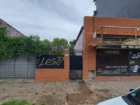 Casa y Local a refaccionar en venta en Pilar Centro