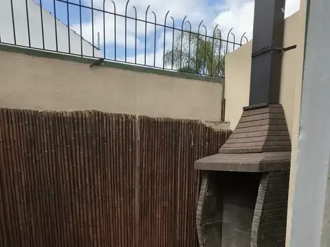 Depto Tipo Casa en Alquiler en Villa Sarmiento, $ 650.000