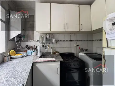 Departamento de 3 ambientes al frente con balcón en venta