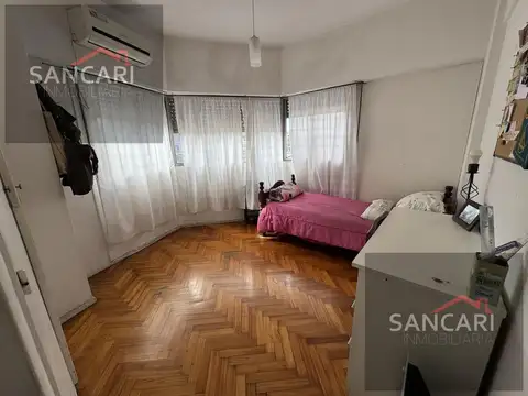 Departamento de 3 ambientes al frente con balcón en venta