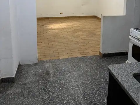 PH 2 AMBIENTES PATIO y GRAN TERRAZA - SE ENCUENTRA PARA REFACCIONAR