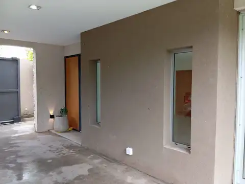 Casa en Alquiler con 2 cocheras
