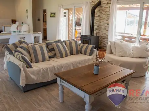 CASA EN ALQUILER CON PISCINA. COSTA ESMERALDA