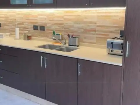 Casa 5 ambientes con 4 baños