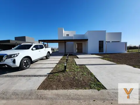 Casa en venta - 4 Dormitorios 3 Baños - 900mts2 - Escobar