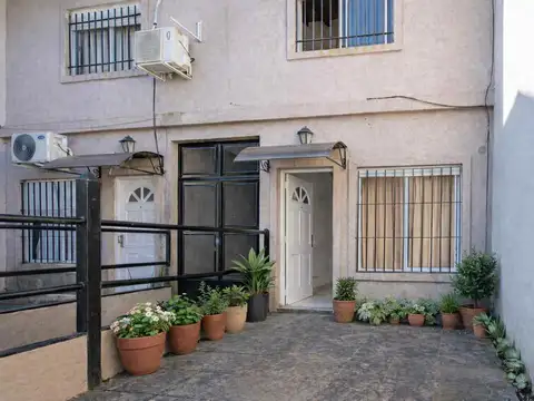 VENTA DE DUPLEX DE 3 AMBIENTES EN CIUDAD MADERO