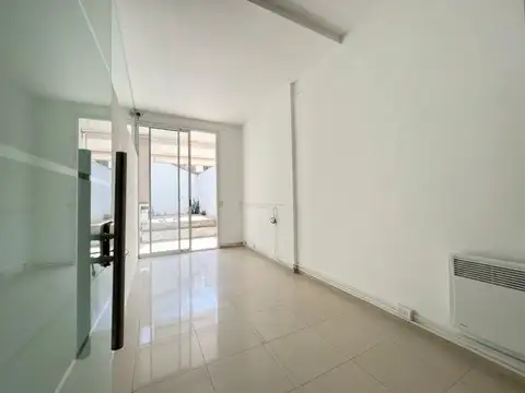 Amplia oficina 3 ambientes con amenities