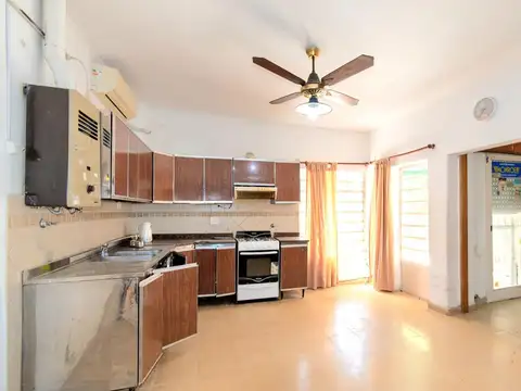 Casa 5 ambientes con 2 baños