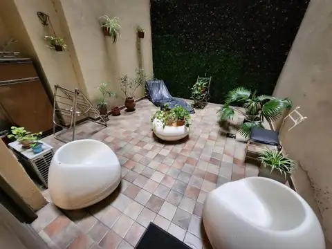 Departamento con patio en venta - 3 ambientes- Recoleta