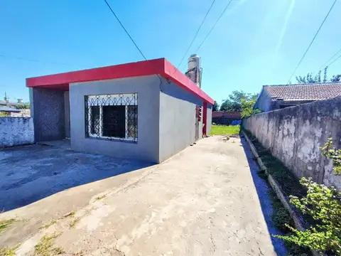 Casa 4 ambientes Isidro Casanova Venta