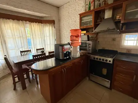 Casa en Venta con 2 cocheras