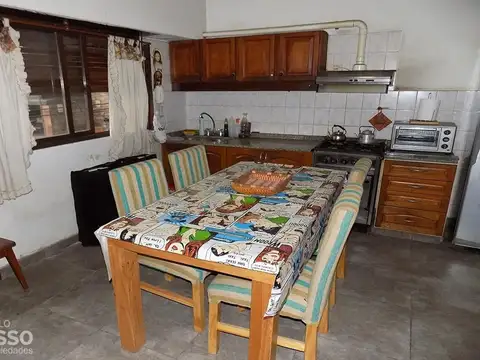 Casa en Venta con 2 cocheras