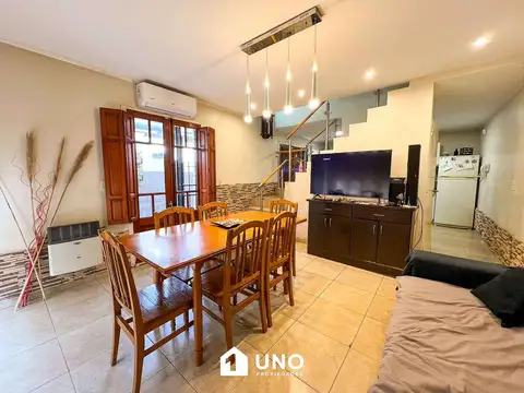 Dean Funes y Moreno - Casa de 2 Dormitorios.