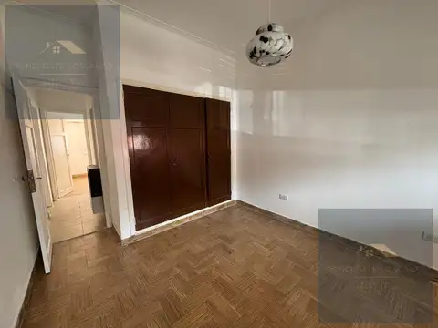 Casa en Alquiler con 1 cochera