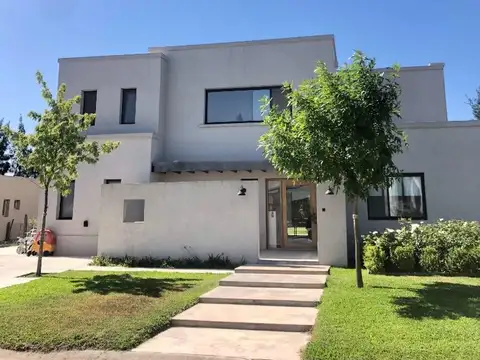 Casa en Alquiler de 3 dormitorios