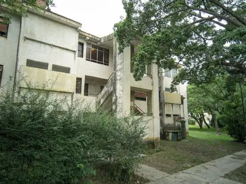 Zona Norte. Ciudad del Milagro. Block K. Av. Armada Argentina 200
