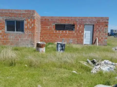 VENTA | PERMUTA - Casa de 2 dormitorios a terminar - Altos de Piñero, Piñero.