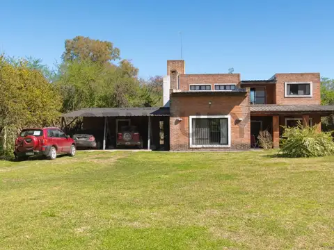 Venta Casa quinta con piscina y gran parque Comarca del Sol Exaltacion de la Cruz.