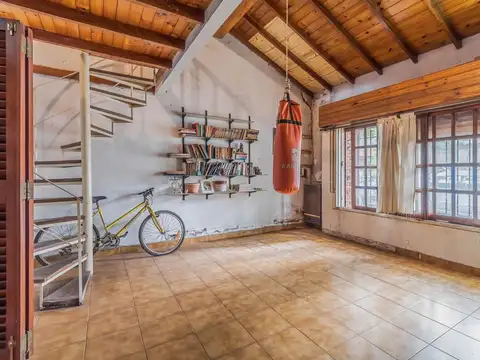 Casa 5 ambientes con 1 baño