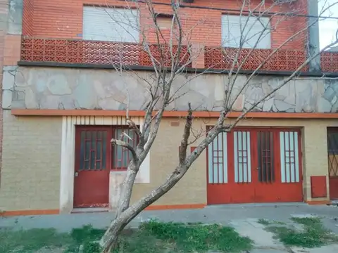 DOS VIVIENDAS PLANTA BAJA Y PLANTA ALTA PJE. TRENTO 4666