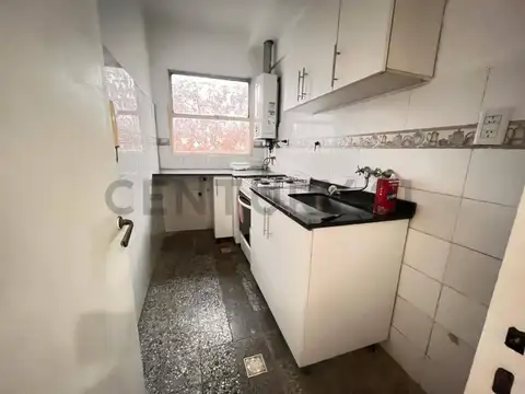 Alquiler departamento tres ambientes con balcón al frente