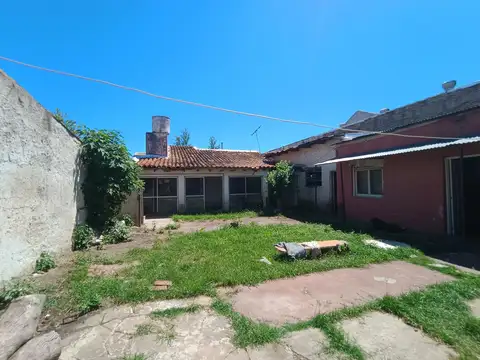 LOTE 12m DE FRENTE – 348m² – CON 2 CONSTRUCCIONES -