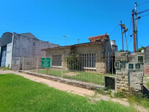 LOTE 12m DE FRENTE – 348m² – CON 2 CONSTRUCCIONES -