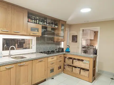 Casa 4 ambientes con 3 baños