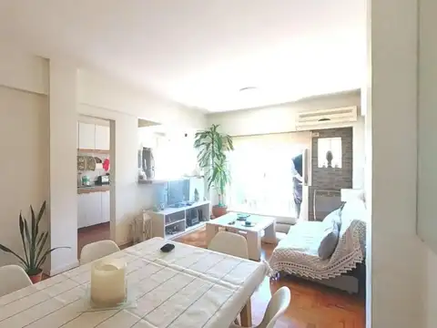 Departamento de 4 Ambiente en Venta en Barracas. Balcón corrido, cochera, baulera.