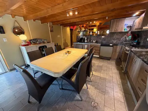 VENTA CASA 3 DORM+CONSULTORIOS+PILETA URCA CORDOBA