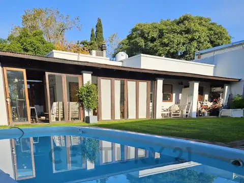 CASA EN VENTA EN GONNET DE 3 DORMITORIOS