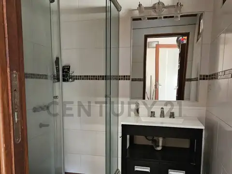 CASA EN VENTA EN GONNET DE 3 DORMITORIOS