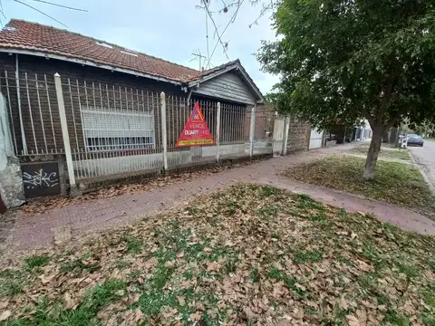 Casa en venta a 3 cuadras de estación José Marmol!