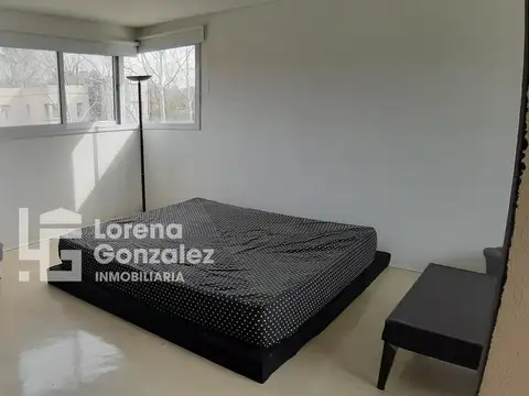 Casa en Alquiler con 2 cocheras