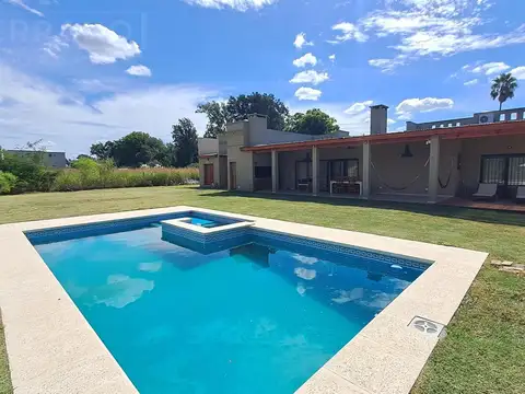 Casa en Venta con 2 cocheras