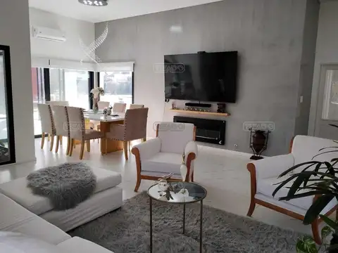 Casa  en Venta en El Nacional, General Rodríguez, G.B.A. Zona Oeste