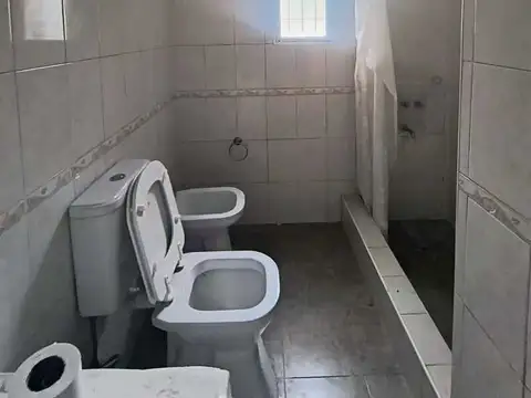 Casa en Alquiler con 4 cocheras