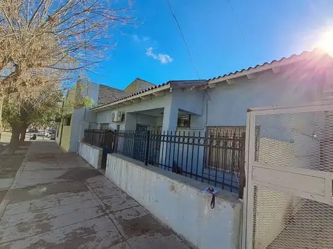 VENTA DE CASA CON QUINCHO- PILETA-SALON EXTERNO