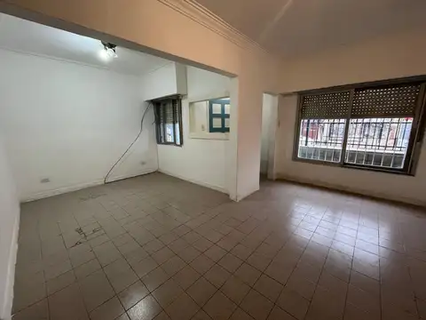 Casa 7 ambientes con 1 baño