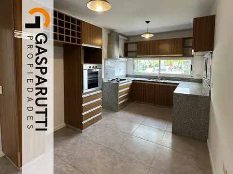 Casa 4 ambientes con 3 baños