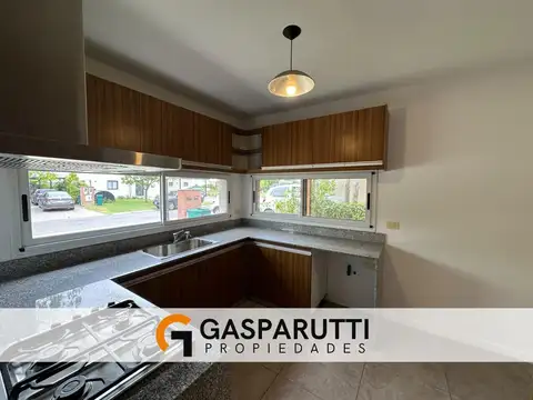 Casa en Venta con 4 cocheras