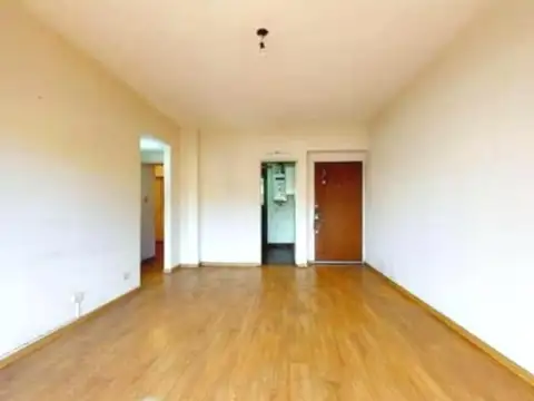 Hornos * 800 Depto. 3 Amb. . C/ BALCÓN  APTO PROF./COMERCIAL. Sup. 63M². Precio por M² USD 1.809