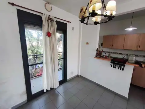 Venta Dpto 3 Ambientes 2 piso x Escalera Tesei